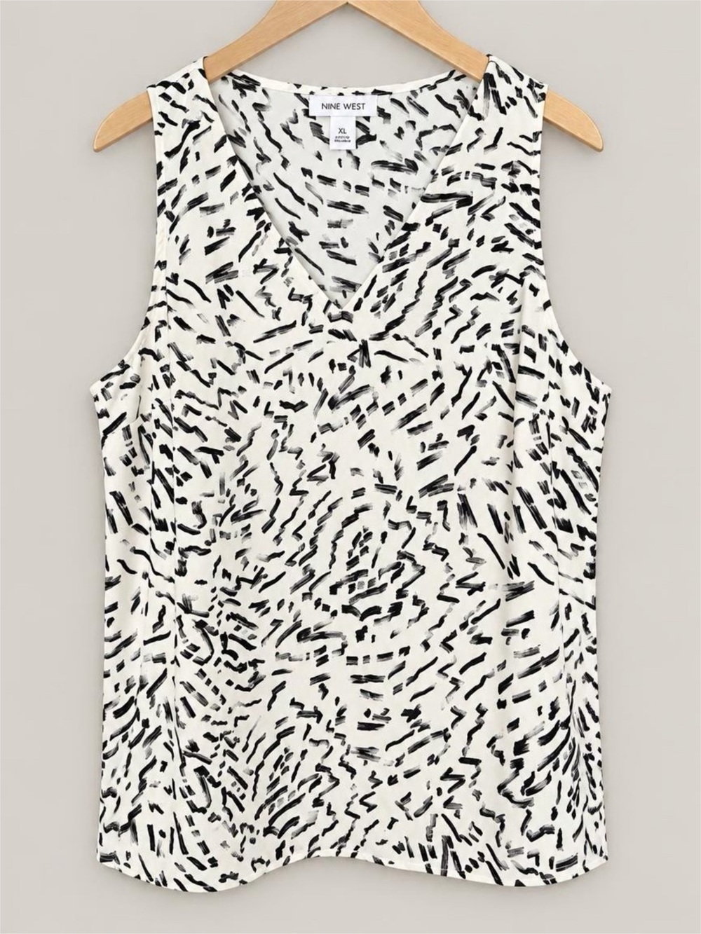 NWT Nine West Women's Black & White Printed Sleeveless V-Neck Top - XL